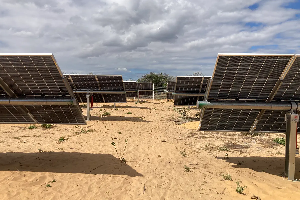 Equipe técnica da Maxo Engenharia em obra de geração fotovoltaica